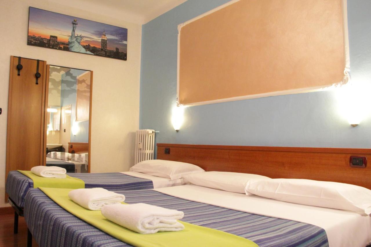 Quarto Triplo com Banheiro Compartilhado