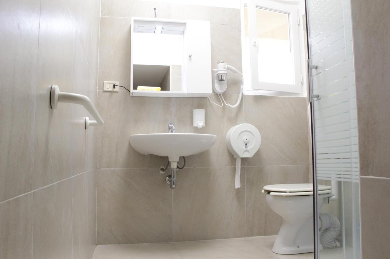 Quarto Quádruplo com Banheiro Compartilhado